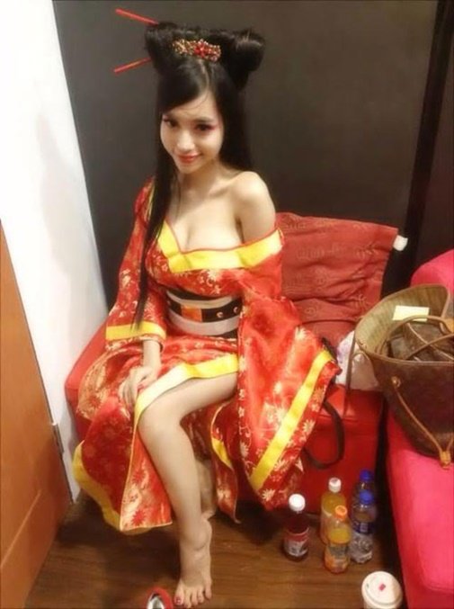 Choáng với ngực khủng” Elly Trần, Ngọc Trinh khi hoá thân mỹ nữ cổ trang-1