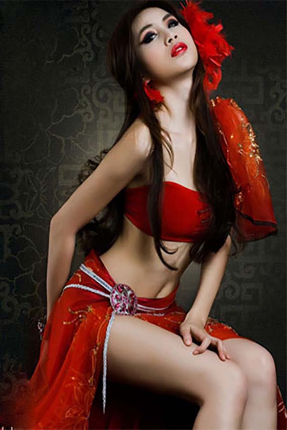 Choáng với ngực khủng” Elly Trần, Ngọc Trinh khi hoá thân mỹ nữ cổ trang-6