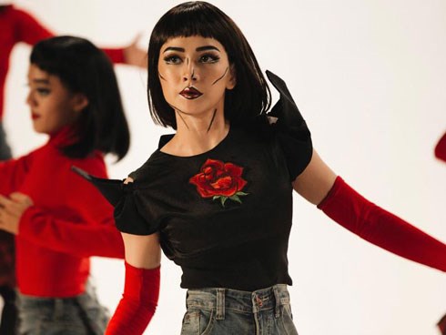 Chi Pu bê luôn 20 chiếc váy từng bị chê là