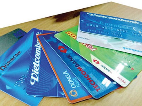 Ngân hàng đòi tăng phí trong lúc khách liên tục mất tiền từ thẻ ATM