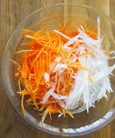 Bí quyết làm đồ chua ăn kèm món nào cũng ngon-2