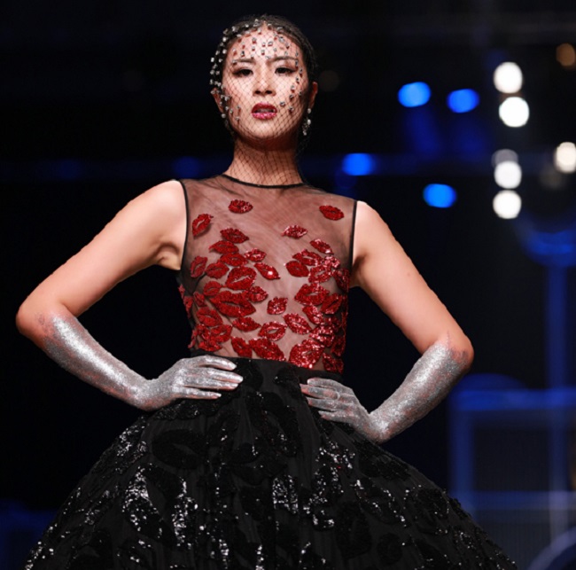 Những lần sexy bất ngờ của 4 Hoa hậu Việt Nam nổi tiếng kín đáo-16