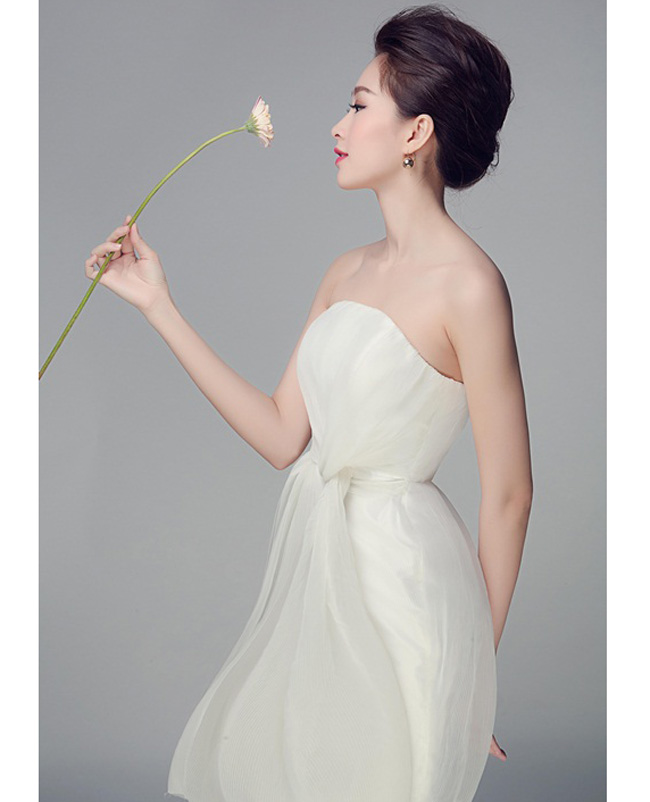 Những lần sexy bất ngờ của 4 Hoa hậu Việt Nam nổi tiếng kín đáo-4