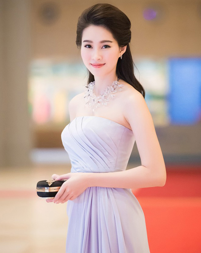 Những lần sexy bất ngờ của 4 Hoa hậu Việt Nam nổi tiếng kín đáo-5