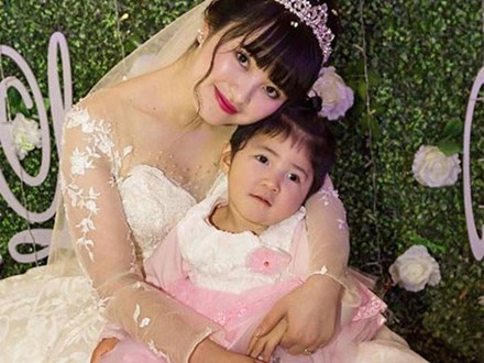 Tiểu thư 9x nhận nuôi bé gái Lào Cai đã mang bầu con đầu lòng sau 2 tháng kết hôn