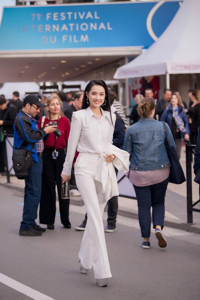 Trường Giang một mình âm thầm về quê Nhã Phương khi cô đang dự LHP Cannes-4