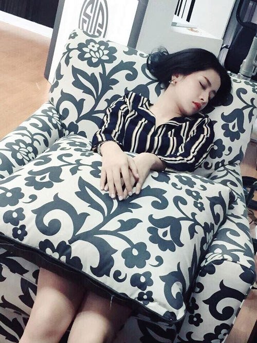 1001 dáng ngủ siêu khó đỡ của sao Việt: Cứ đặt lưng xuống là ngủ bất kể địa hình!-10