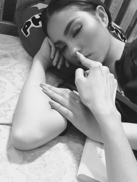 1001 dáng ngủ siêu khó đỡ của sao Việt: Cứ đặt lưng xuống là ngủ bất kể địa hình!-14