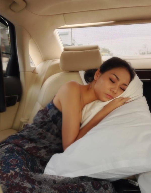 1001 dáng ngủ siêu khó đỡ của sao Việt: Cứ đặt lưng xuống là ngủ bất kể địa hình!-11