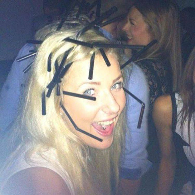 Những hình ảnh lầy lội trong ngày nắng nóng của chị em-12