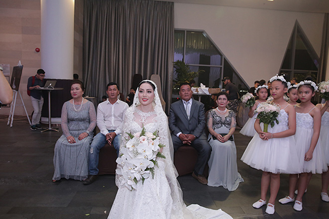 Tuấn Hưng cùng vợ con đến chúc mừng Lâm Vũ cưới vợ Việt Kiều-1