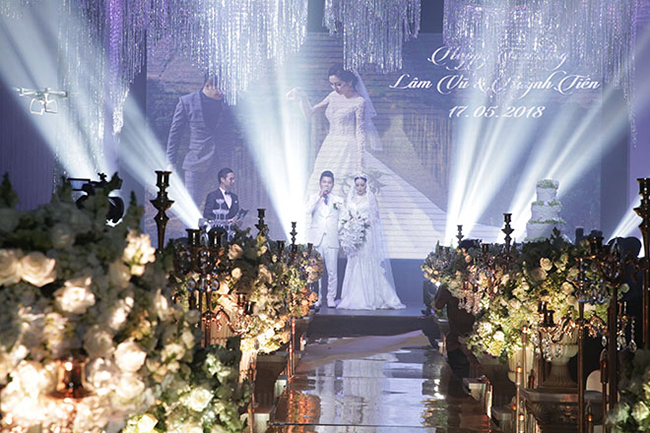 Tuấn Hưng cùng vợ con đến chúc mừng Lâm Vũ cưới vợ Việt Kiều-5