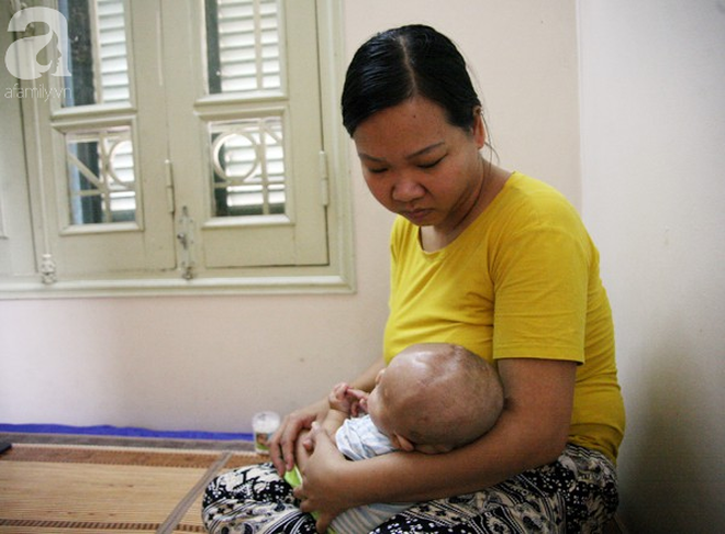 Tiếng khóc xé lòng của bé trai hơn 5 tháng tuổi mắc bệnh não úng thủy-3