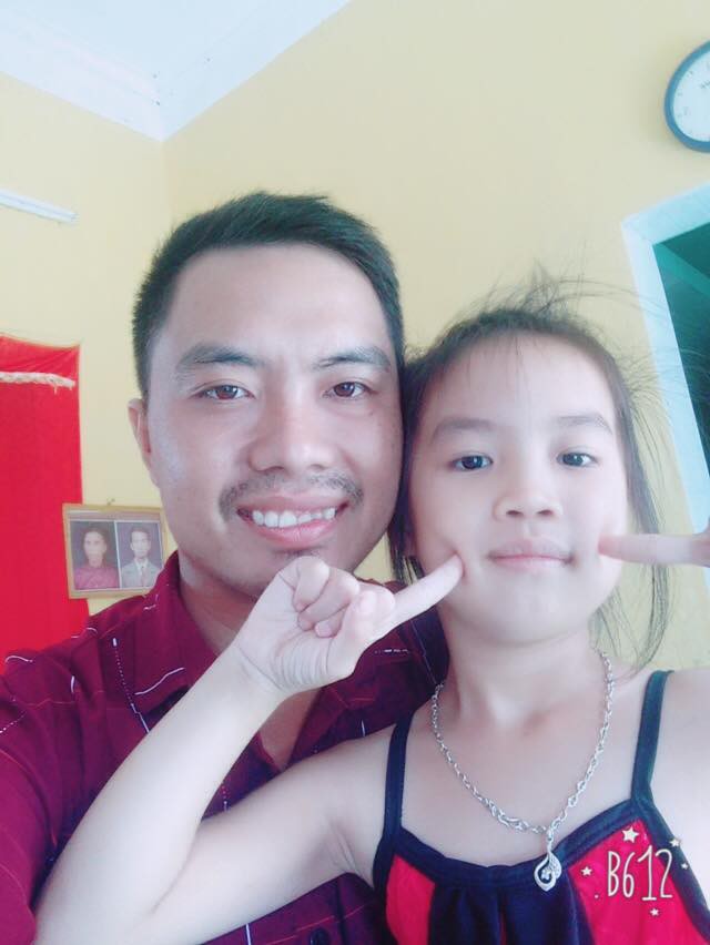 Mẹ giật mình dậy không thấy con gái đâu, hóa ra đang quấn chặt chân bố ngủ thế này-10