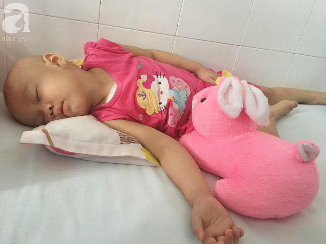Phép màu đến với bé gái 4 tuổi bị ung thư máu từng ngây ngô hỏi: Con sẽ chết hả mẹ?-9