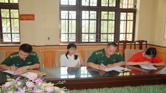 Bị lừa bán sang Trung Quốc, 2 nữ sinh báo tin cho cô giáo qua facebook-1