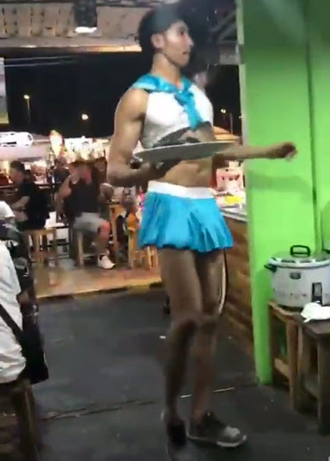 Thời trang bồi bàn cười ra nước mắt của trai đẹp 6 múi Thái Lan-9