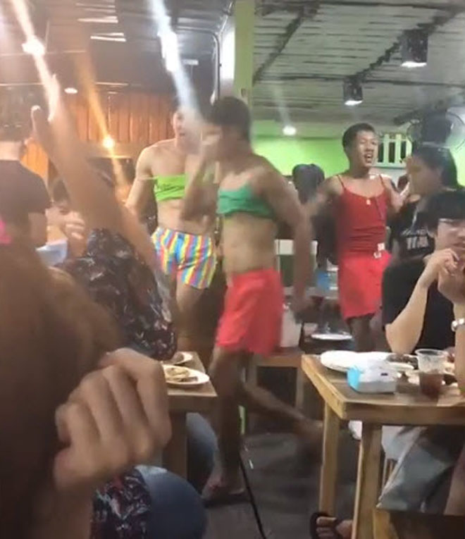 Thời trang bồi bàn cười ra nước mắt của trai đẹp 6 múi Thái Lan-10