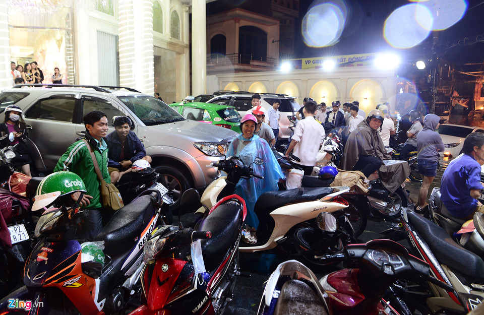 Người Sài Gòn lội nước ngập ngang bụng, ngã sấp mặt giữa đêm-15