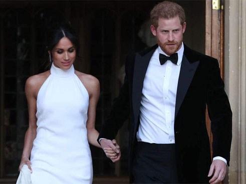 Công nương Meghan Markle xinh đẹp duyên dáng cùng chồng đi dự tiệc sau đám cưới