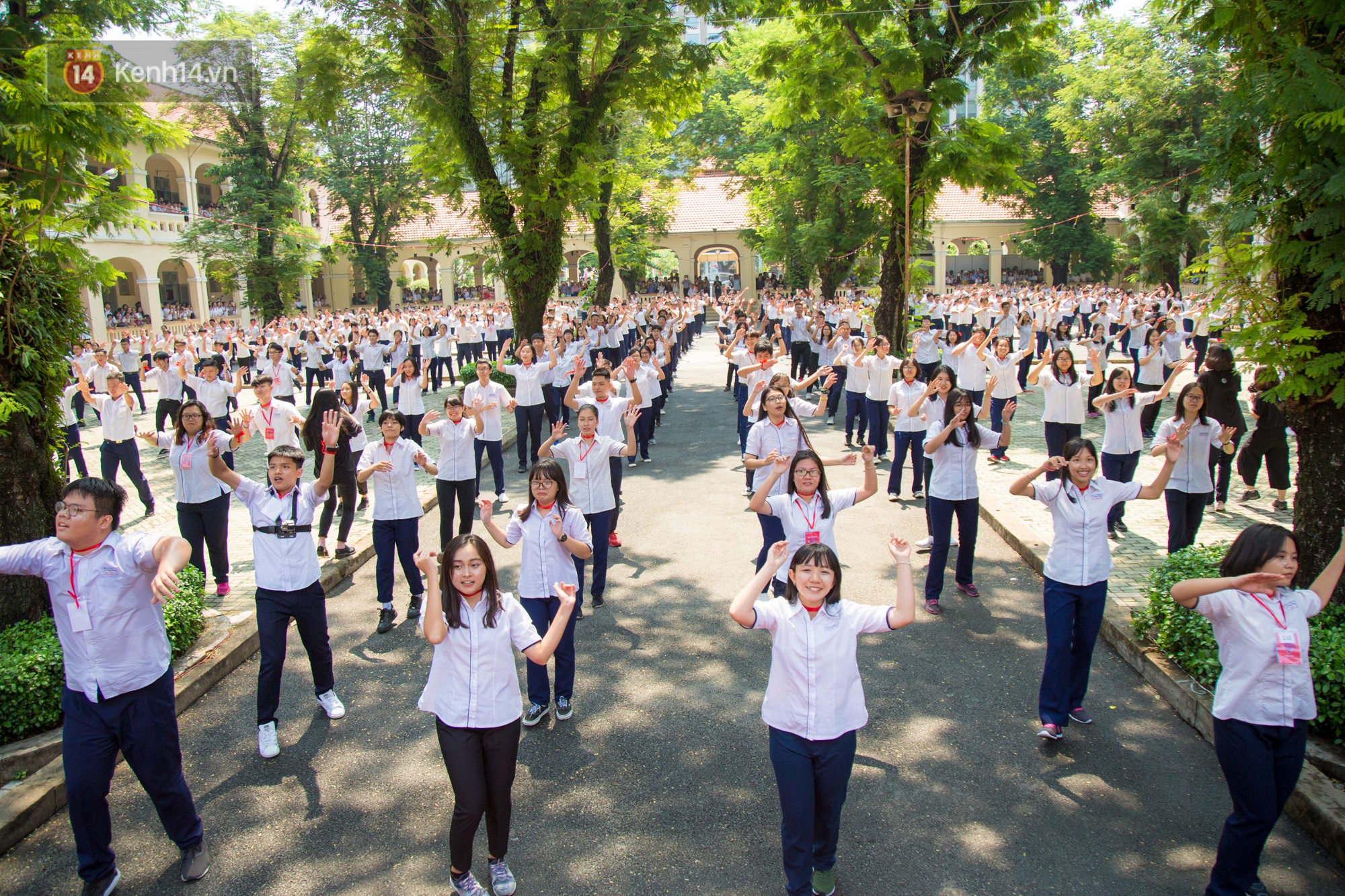 Ngày ra trường của teen Lê Hồng Phong: Nụ cười và nước mắt, bạn tôi ơi xin bên nhau thêm chút nữa!-4