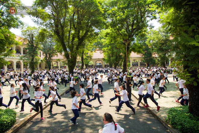 Ngày ra trường của teen Lê Hồng Phong: Nụ cười và nước mắt, bạn tôi ơi xin bên nhau thêm chút nữa!-5