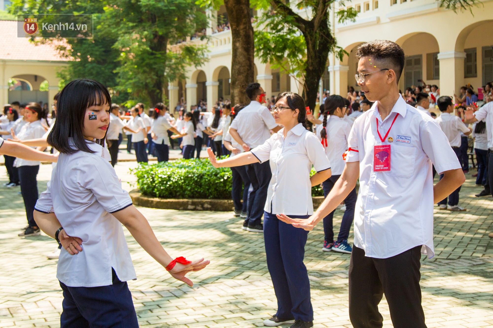 Ngày ra trường của teen Lê Hồng Phong: Nụ cười và nước mắt, bạn tôi ơi xin bên nhau thêm chút nữa!-6