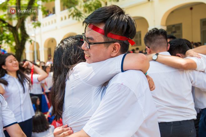 Ngày ra trường của teen Lê Hồng Phong: Nụ cười và nước mắt, bạn tôi ơi xin bên nhau thêm chút nữa!-10