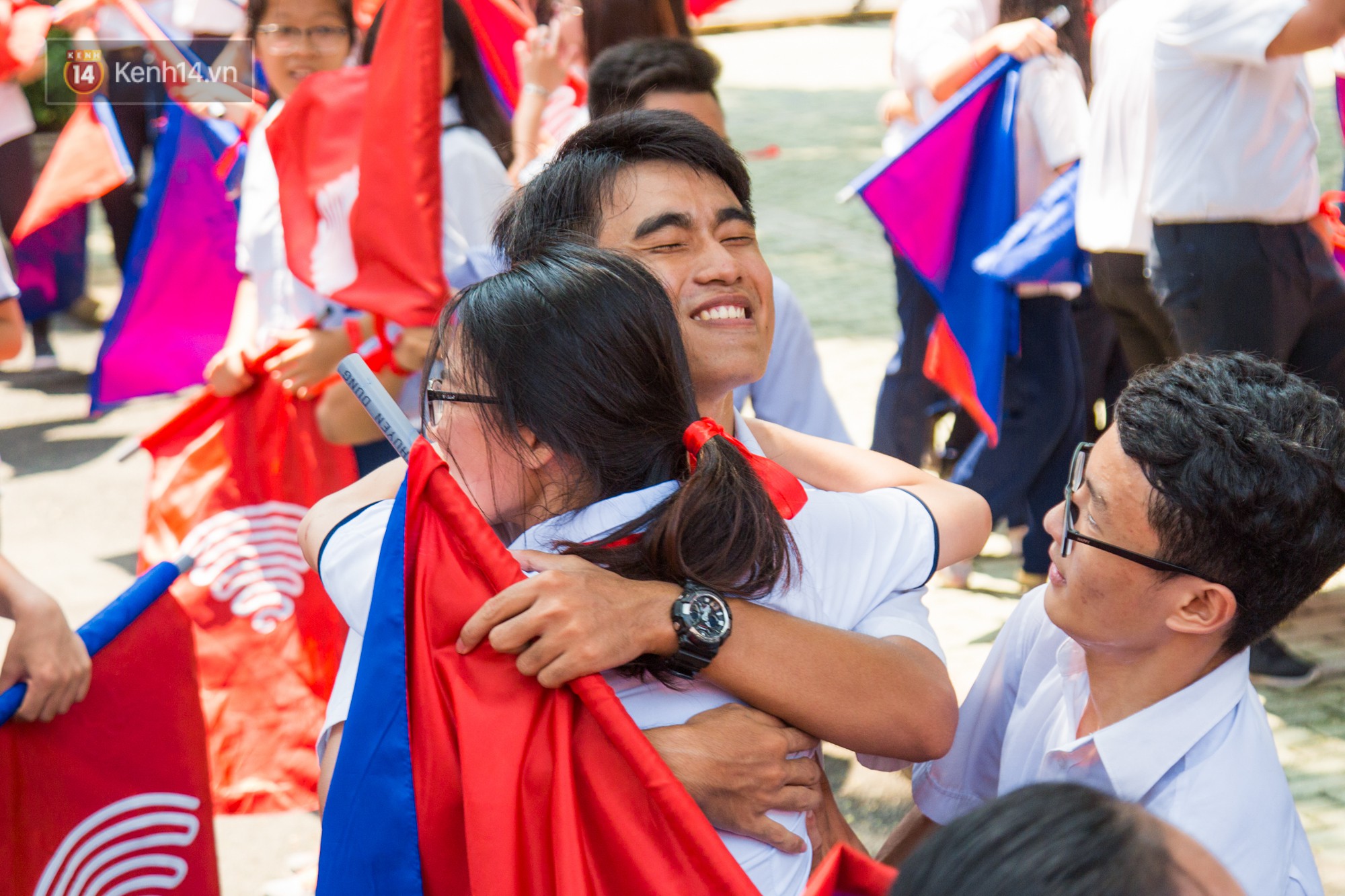 Ngày ra trường của teen Lê Hồng Phong: Nụ cười và nước mắt, bạn tôi ơi xin bên nhau thêm chút nữa!-15