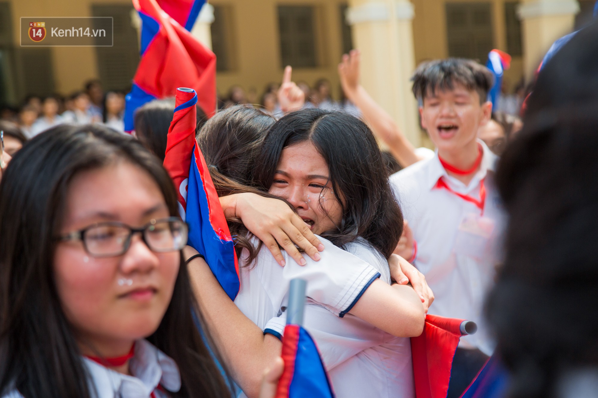 Ngày ra trường của teen Lê Hồng Phong: Nụ cười và nước mắt, bạn tôi ơi xin bên nhau thêm chút nữa!-16