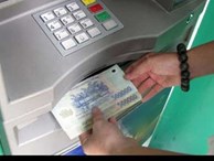 'Chiêu' tiết kiệm trăm nghìn tiền phí giao dịch ATM