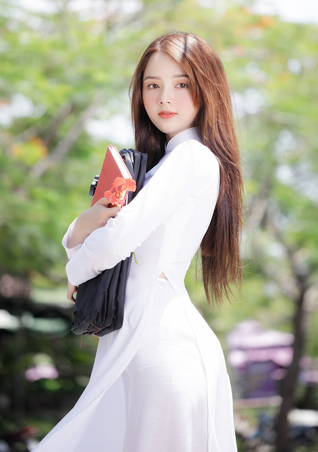 Hot girl ảnh thẻ Hương Lê diện áo dài trắng nhớ thuở học trò-3
