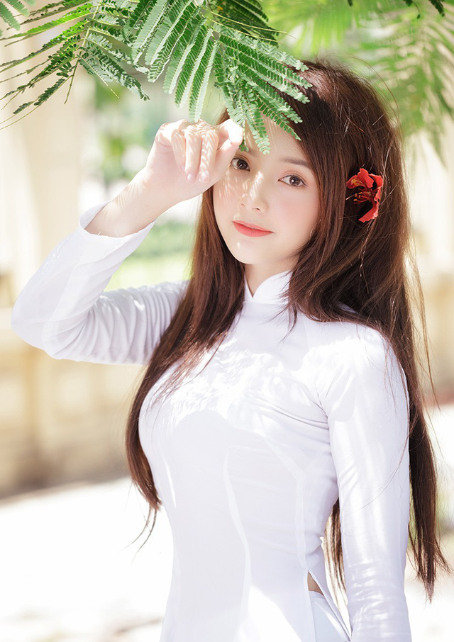 Hot girl ảnh thẻ Hương Lê diện áo dài trắng nhớ thuở học trò-1