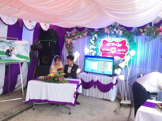 Cô dâu cho con bú trên xe hoa” – Bức ảnh khiến ai cũng thấy rưng rưng xúc động-4