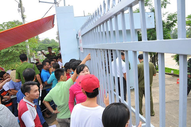 Phụ huynh sẵn sàng chi trăm triệu đồng chạy trường cho con-1