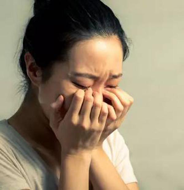 Thiếu nữ mọc 36 khối u xơ tử cung vì ăn thịt: 7 thực phẩm phụ nữ phải tránh-1