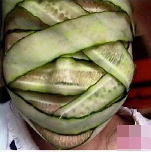 Anh chồng xung phong giúp vợ đắp mặt nạ, kết quả không ngờ-6