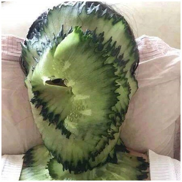 Anh chồng xung phong giúp vợ đắp mặt nạ, kết quả không ngờ-7