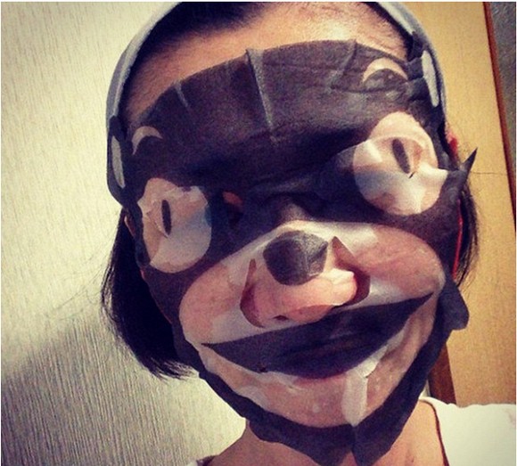 Anh chồng xung phong giúp vợ đắp mặt nạ, kết quả không ngờ-8