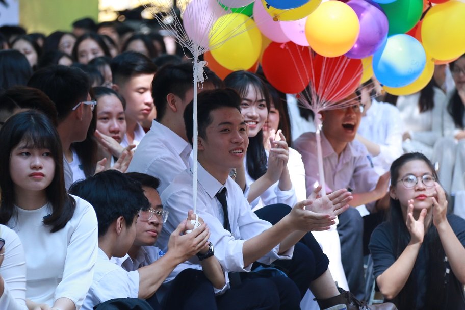 Học trò khóc như mưa ngày chia tay cuối cấp-1