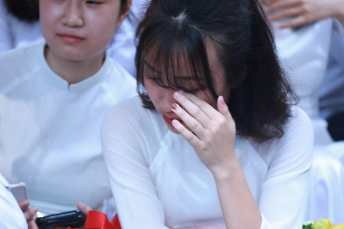 Học trò khóc như mưa ngày chia tay cuối cấp-16