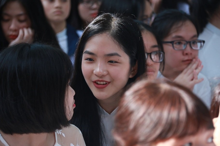 Học trò khóc như mưa ngày chia tay cuối cấp-8