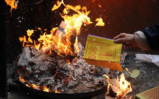 Làm vàng mã, lo đám ma... kiếm triệu USD-2