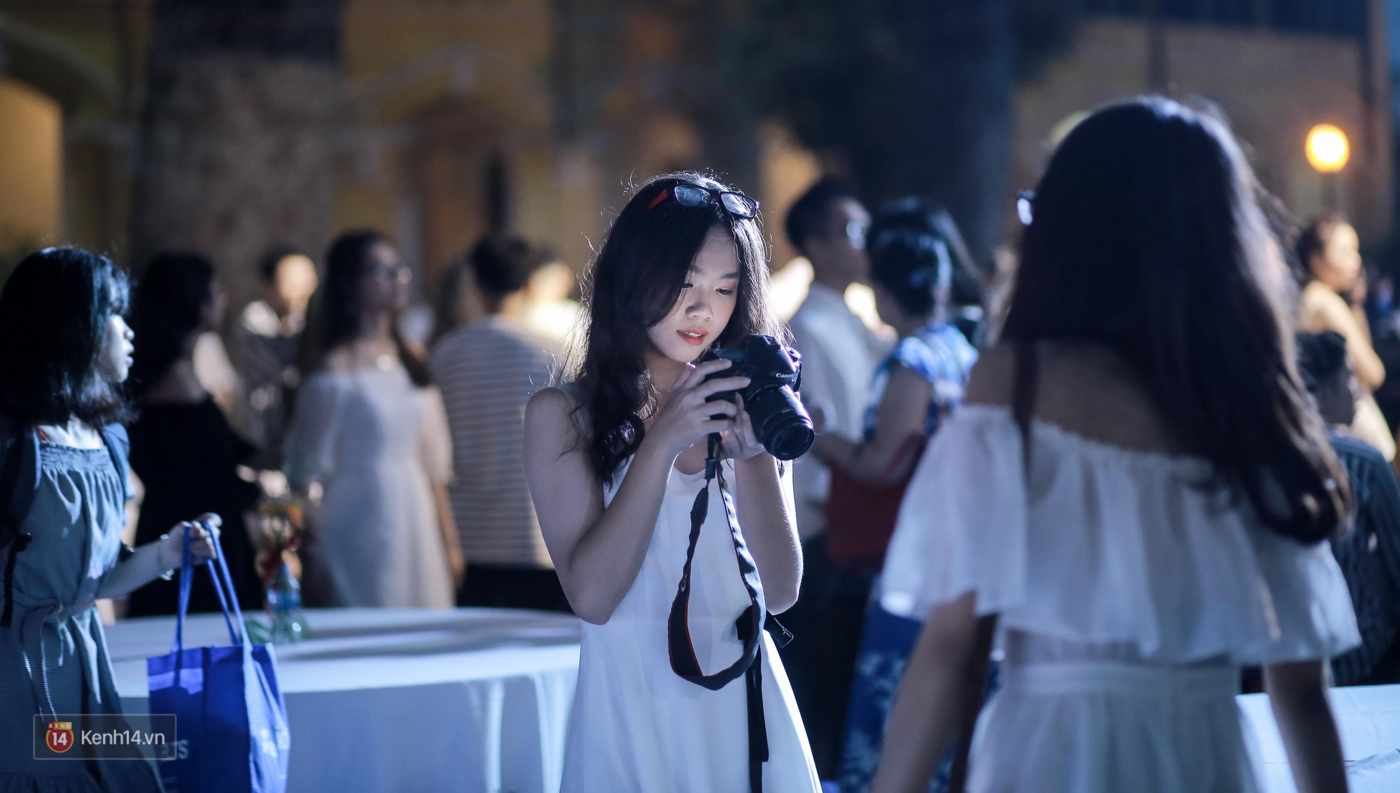 Nữ sinh Chu Văn An xinh đẹp ngẩn ngơ trong đêm tri ân/ trưởng thành-4
