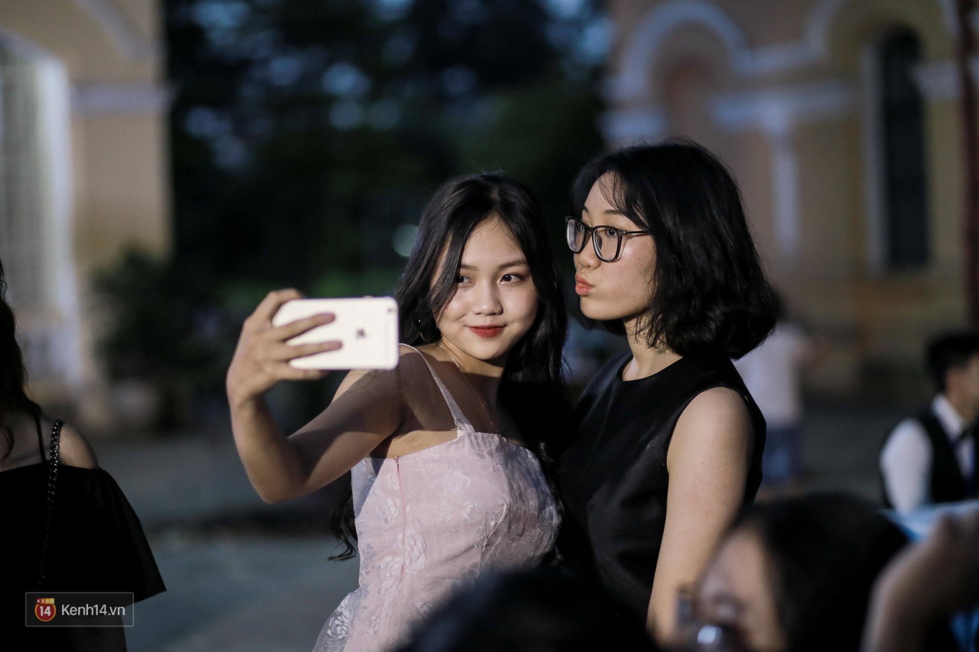 Nữ sinh Chu Văn An xinh đẹp ngẩn ngơ trong đêm tri ân/ trưởng thành-6