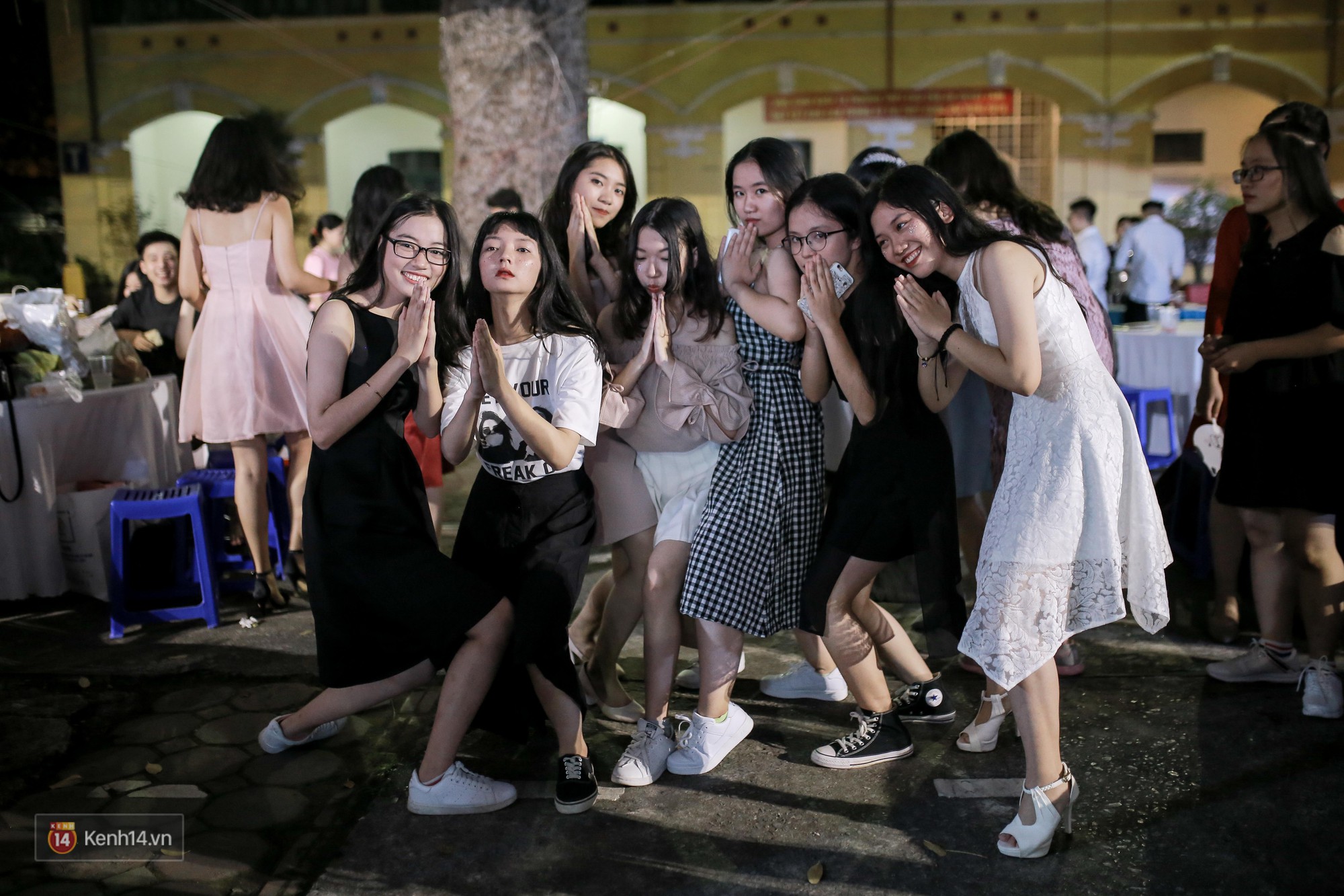 Nữ sinh Chu Văn An xinh đẹp ngẩn ngơ trong đêm tri ân/ trưởng thành-9