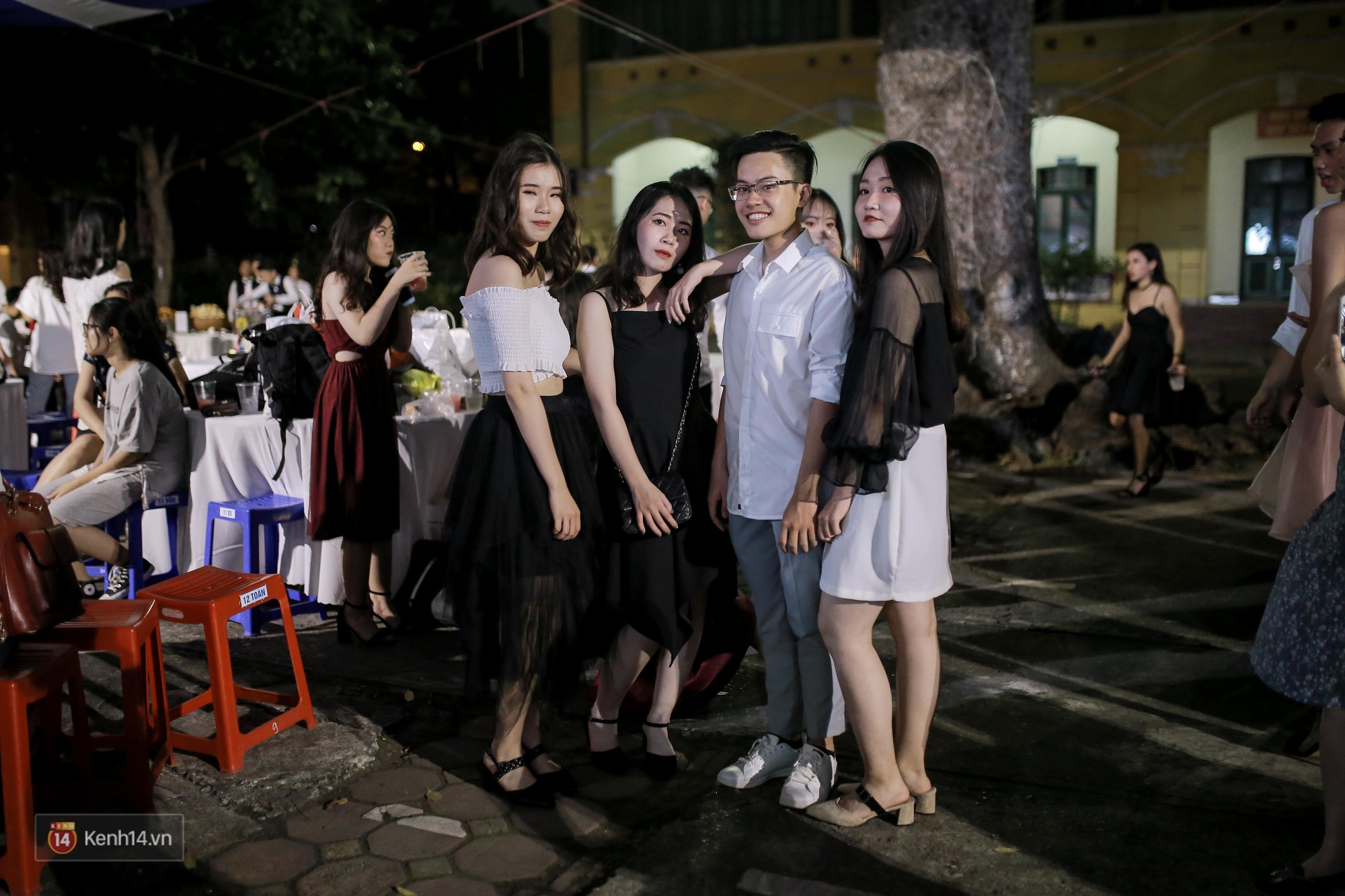 Nữ sinh Chu Văn An xinh đẹp ngẩn ngơ trong đêm tri ân/ trưởng thành-12