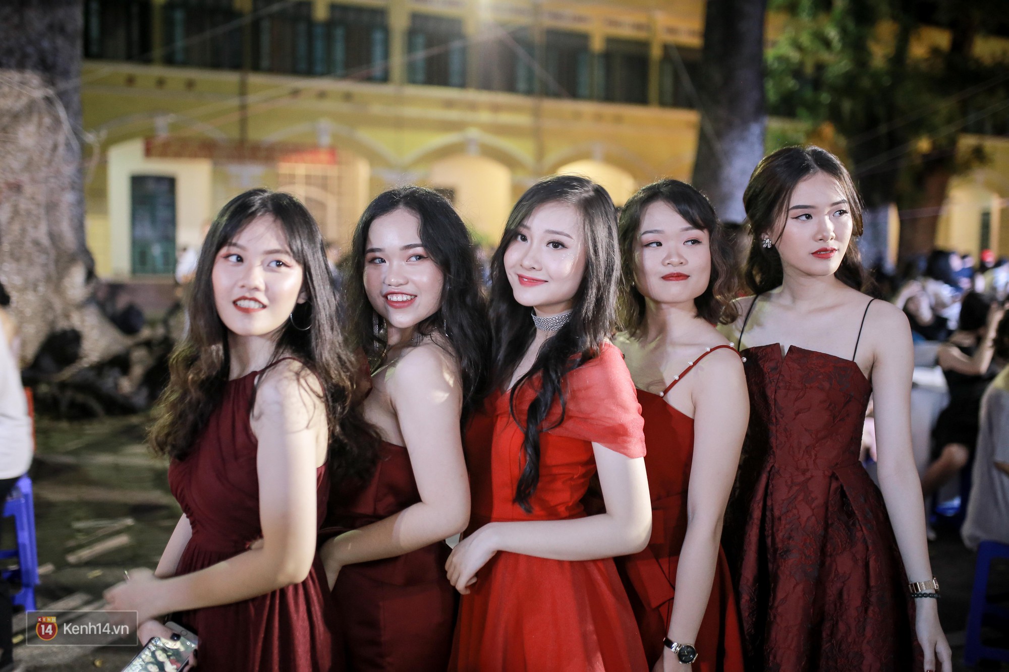 Nữ sinh Chu Văn An xinh đẹp ngẩn ngơ trong đêm tri ân/ trưởng thành-3