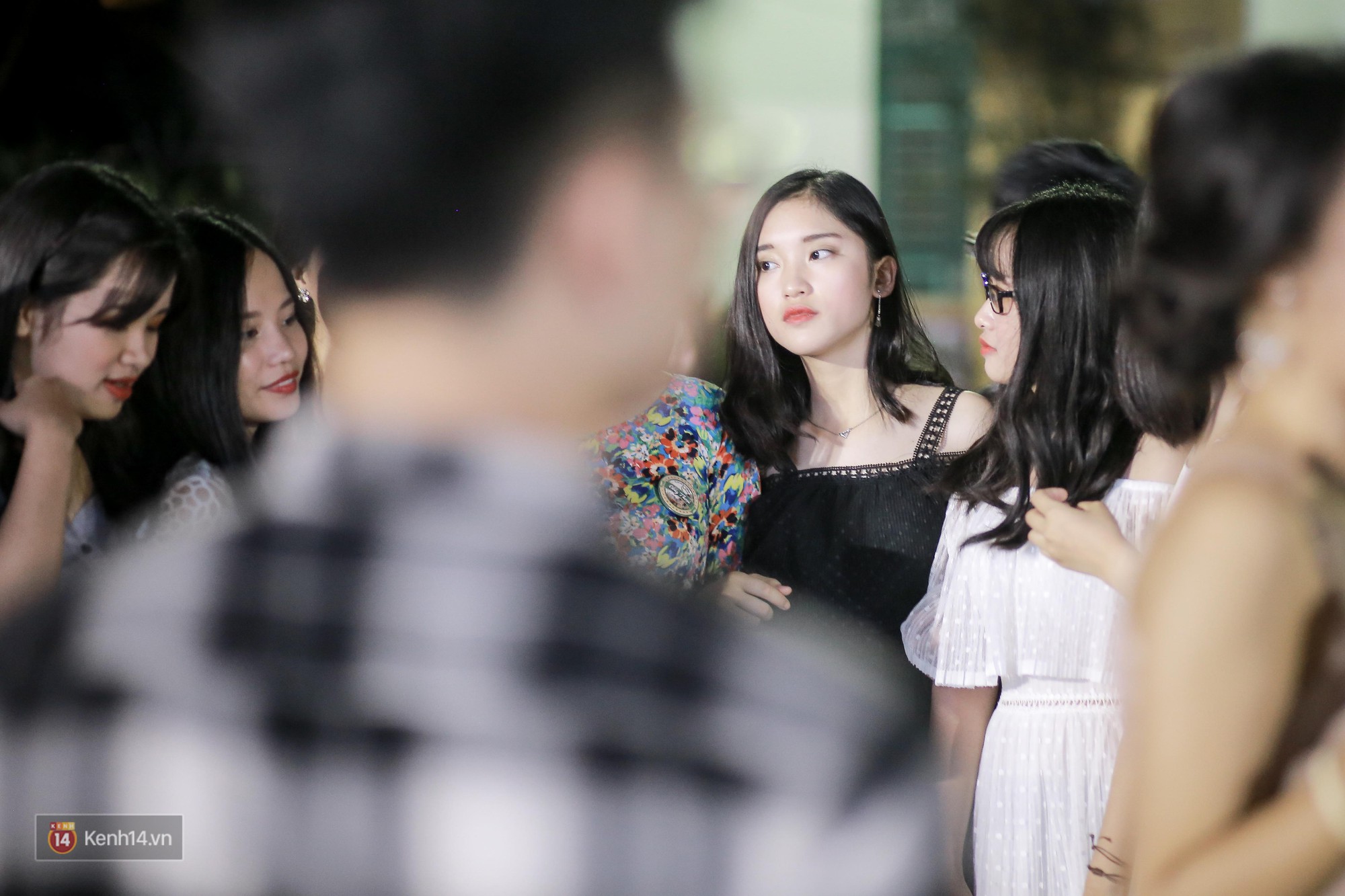 Nữ sinh Chu Văn An xinh đẹp ngẩn ngơ trong đêm tri ân/ trưởng thành-2