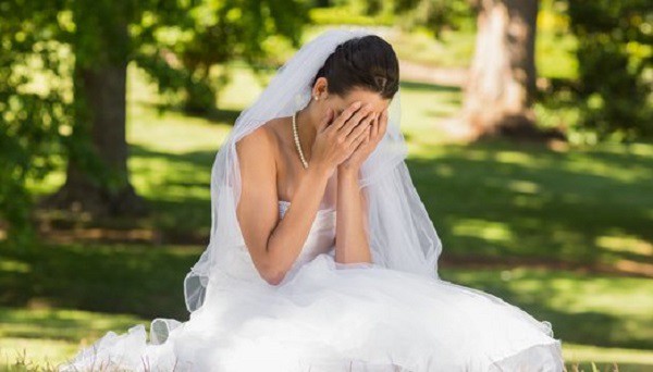 Đám cưới còn chưa kịp tan hết mà tôi đã bị cả nhà chồng xua đuổi chỉ vì ít vàng cưới-2